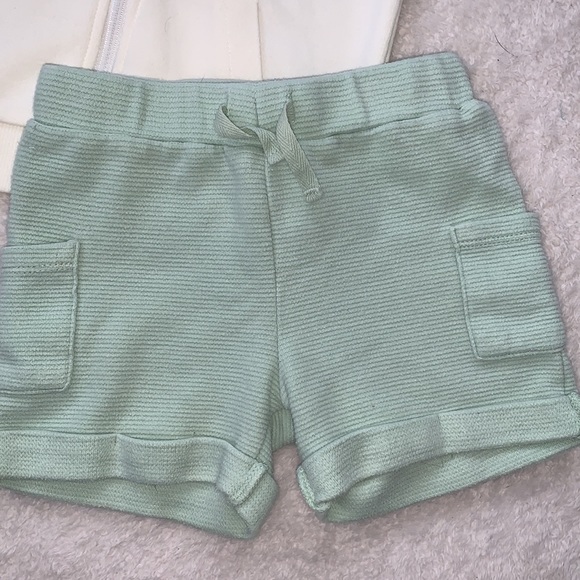 Star Wars Disney Baby Yoda 2 pc. Outfit 24M Green & Ivory EUC Hoodie & Shorts - Picture 2 of 12